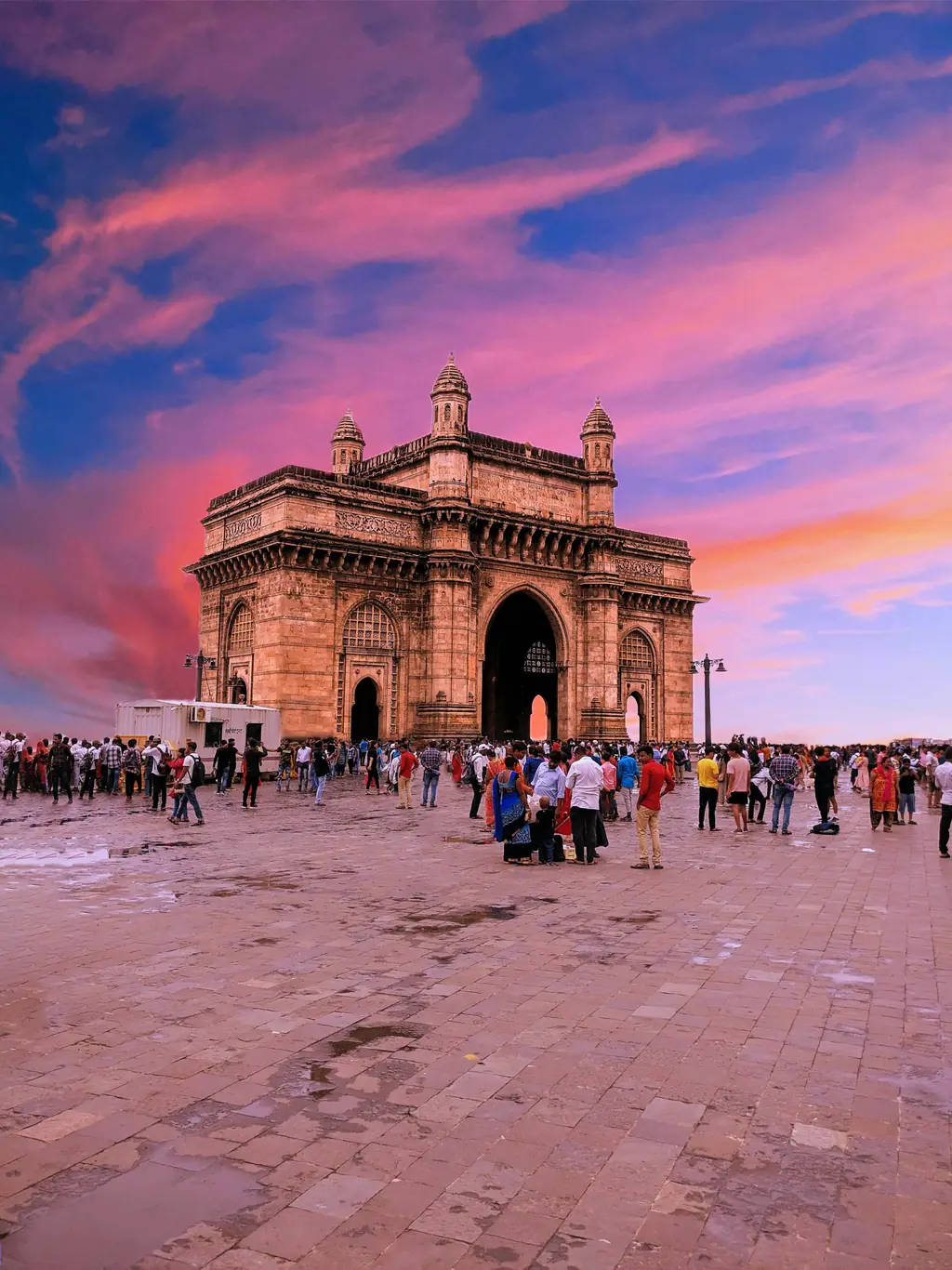 Gateway of India in Mumbai at sunset